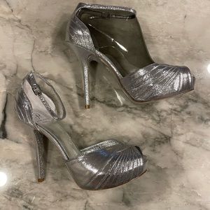 Silver high heels w/ glitter accent heel. Adrianna Papell-Rebecca, Silver